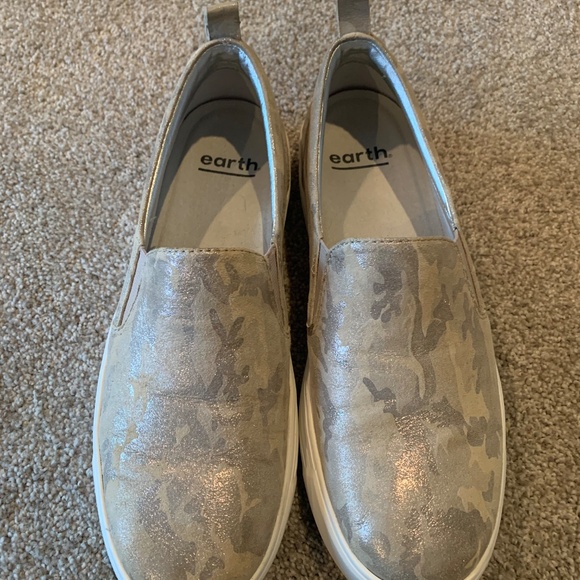 Earth Slip-ons - Picture 3 of 5